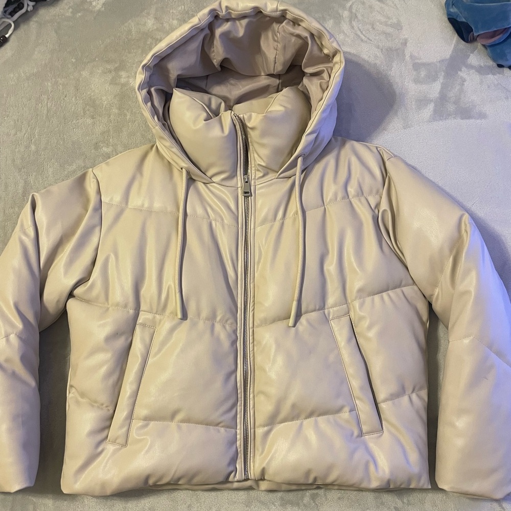 Zara Women's Beige Puffer Jacket